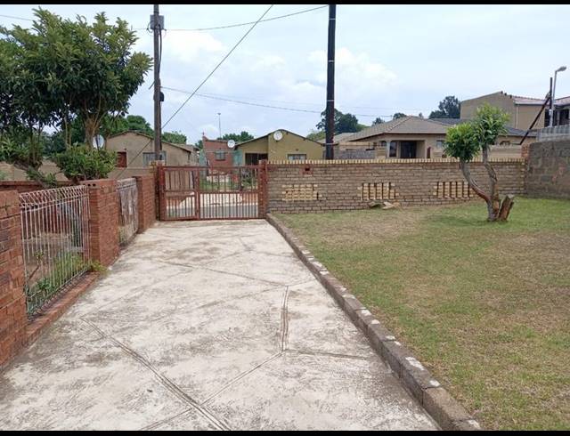 2 BEDROOM HOUSE FOR SALE IN MOROKA